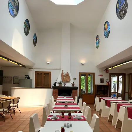 אכסניה Casa Emmaus *