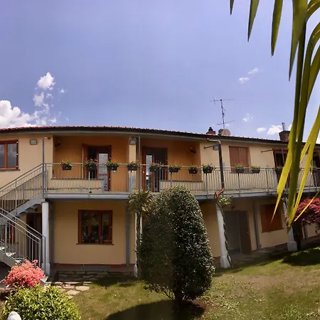 Casa Emmaus אכסניה *