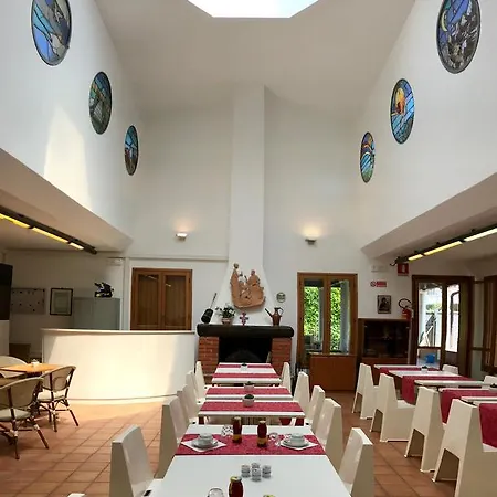 호스텔 Casa Emmaus